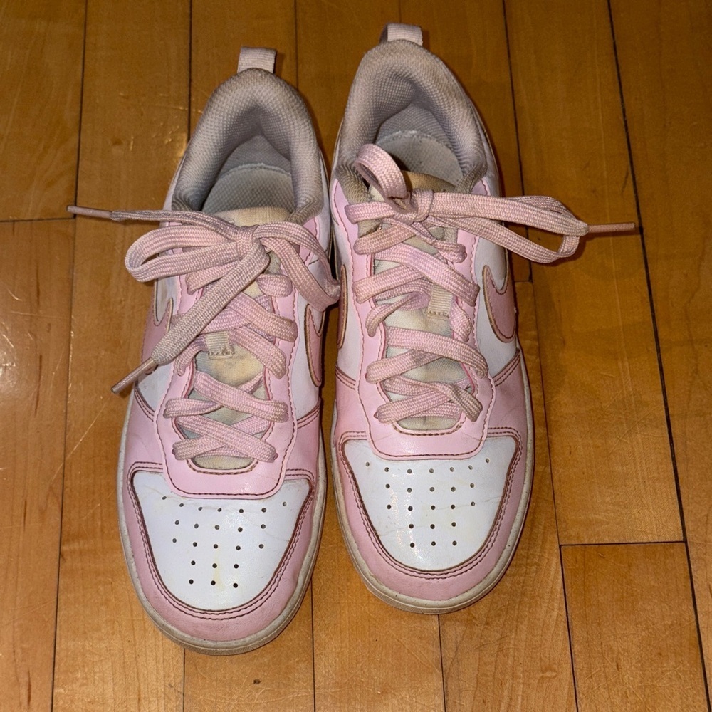 Girls Pink and White Sneakers All day Play Nike Sneakers size 4
